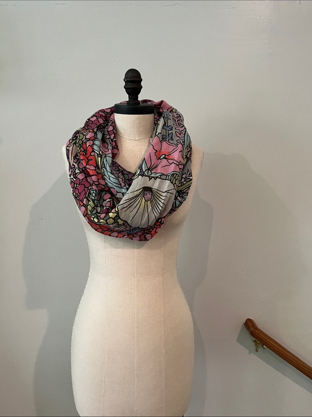 Anthropologie floral loop infinity scarf by echo 🌸